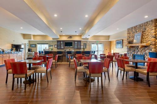 Comfort Suites Anchorage International Airport - image 44
