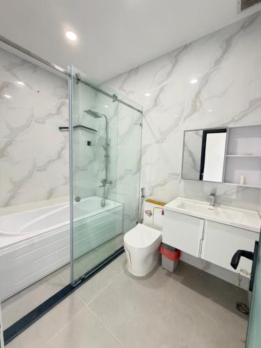 Shower, Phong Biet Thu Nghi Duong Đoi 82 in Vinh Ngoc