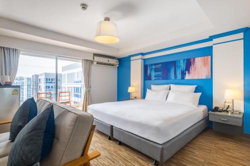 1 king bed, 1 sofa bed