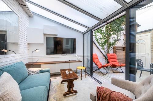 Antibes Townhouse Near Port & Old Town