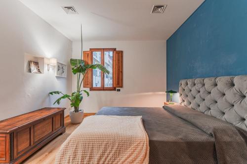 Pistacchio House-Spacious home with private patio