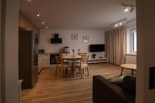 . Spacious & Functional Apartment with Workspace by Noclegi Renters