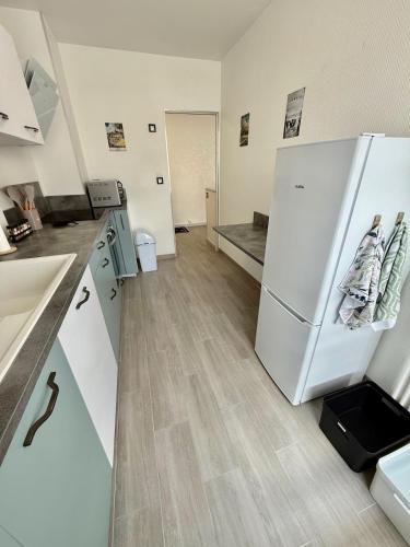 Appartement lumineux avec balcon in 拉葛拉斯德都
