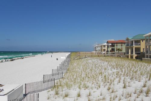 3-Bedroom Home Located in Destin Pointe Near shops and dining in Other