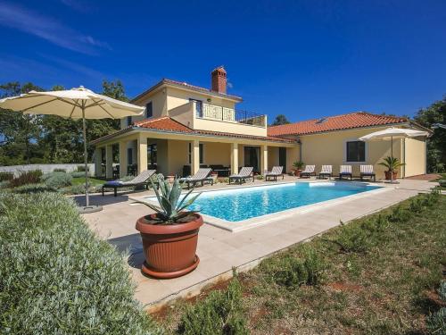  Stylish Villa with Swimming Pool in Vizinada, Unterkunft in Vranje Selo