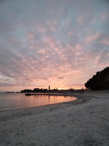 Rab-Banjol prva Padova,100m do plaže – khách sạn tại Banjol