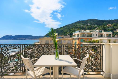 Навколишнє середовище, LVG Hotel Collection - Grand Hotel Mediterranee in Алассіо