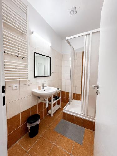 Shower, Drift Apartments in Brno