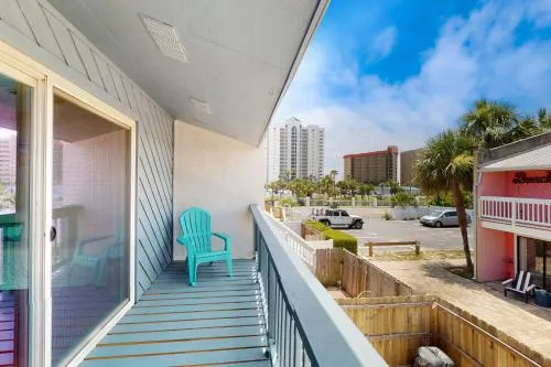 Dog-friendly condo with pool balcony beach access central AC & W&D photo 2