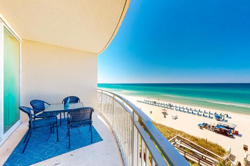 Tranquil escape in oceanfront complex near Pier Park with hot tub pool & AC