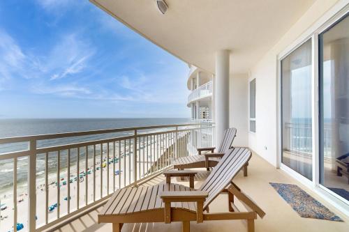 Beautiful Gulf-front townhome with three water-view decks - near entertainment – khách sạn tại Dolphin Pass