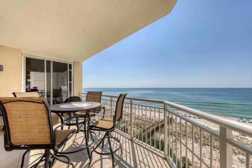 Gorgeous cozy beachfront condo with pool pool spa & beach access – khách sạn tại Parasol