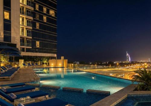 Ultimate Stay - Avani Palm Burj-AlArab View from the pool 1