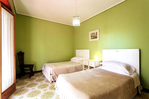 Flat Margot Central Sorrento 2BR 2BT Flat Sleeps 4 terrace - image 3