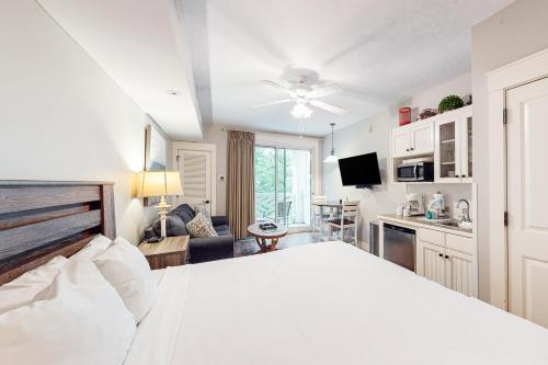 Comfy studio with kitchenette central AC pools hot tub & tennis – khách sạn tại Sandestin