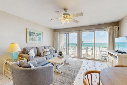 2nd Floor Gulf Front Condo Complimentary Beach Equipment Nearby Shops & Dining – khách sạn tại Destin Beachfront