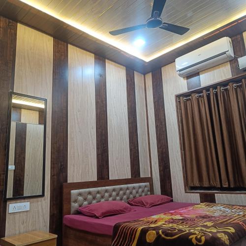 RADHA MADHAV GUEST HOUSE - Mathura RADHA MADHAV GUEST HOUSE - Mathura