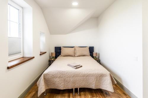 1 queen bed, 1 twin bed
