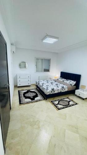Spacious Apartment Ennasr 2-BR – khách sạn tại Ennasr