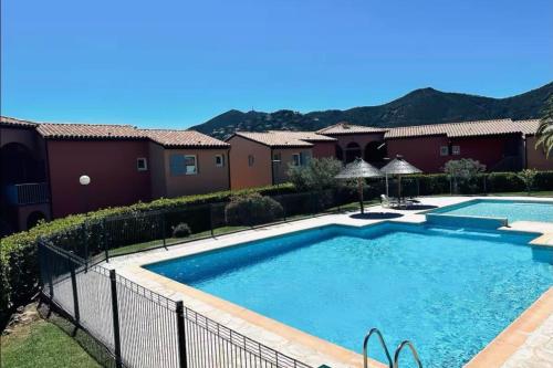 Logement lumineux avec terrasse et vue mer