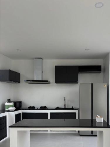 Kitchen, BAAN MAE RESORT in Tha Mai