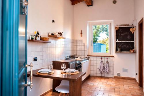 Chalet con Piscina "Il Girasole" Relax in Campagna in Sant' Ippolito