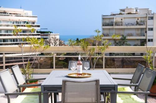 Three bedrooms with rooftop terrace in JLP