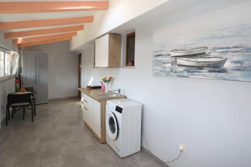 Marina Vista Sea View Apartments & Rooms 5