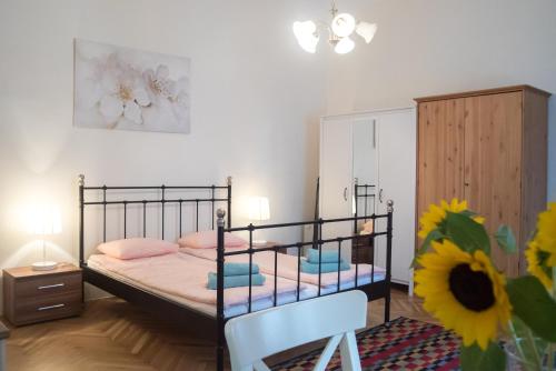 Friendly home in the center - image 14