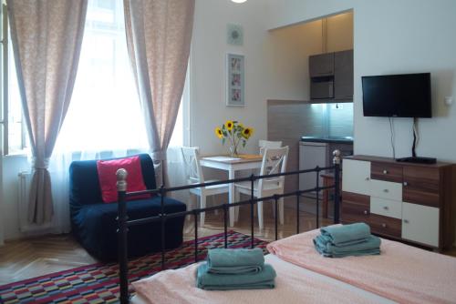 Friendly home in the center - image 6