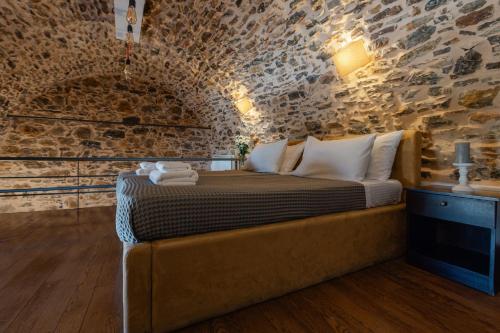 2 twin beds, 1 sofa bed