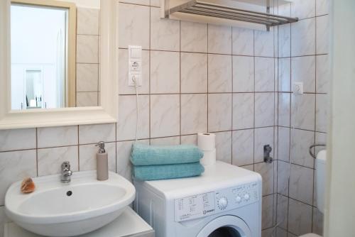 Friendly home in the center - image 3