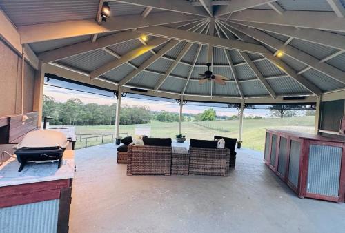 Iekārtas, Private Barn House with Gazebo - Stunning Views in Agnes Banks