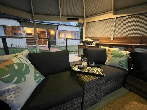 Iekārtas, Private Barn House with Gazebo - Stunning Views in Agnes Banks