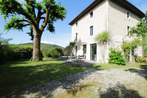 Family home peaceful setting and swimming pool! in Jongieux