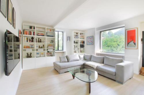 Family home peaceful setting and swimming pool! in Jongieux