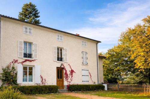 Domaine des Jallets piscine sauna et nature gîte à louer Lentigny