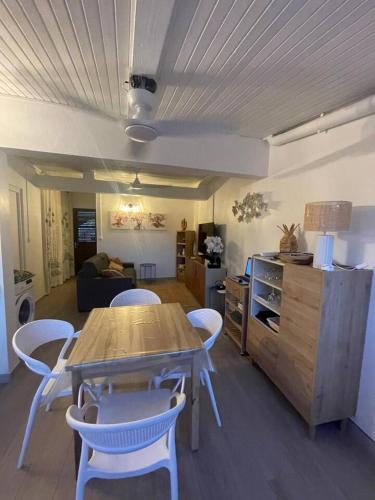 Maison, 5 minutes a pied de la plage in Sainte-Anne
