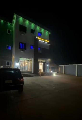 Crystalluxuryhotelandsuite – khách sạn tại Enugu