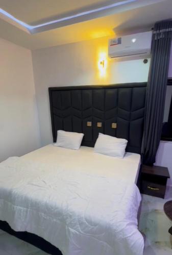 Crystalluxuryhotelandsuite in Enugu