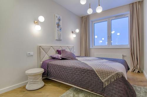 2 king beds, 1 twin bed, 3 sofa beds