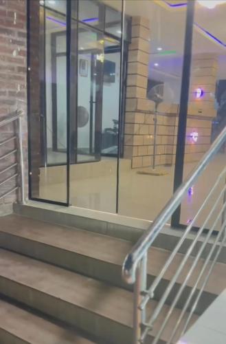 Crystalluxuryhotelandsuite in Enugu