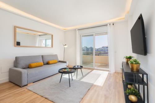 MARBELLA HOME RENTALS - Marina Banus, Puerto Banus, 2BR Renovated, pool & parking 2