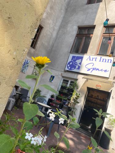 Art Inn Space 1