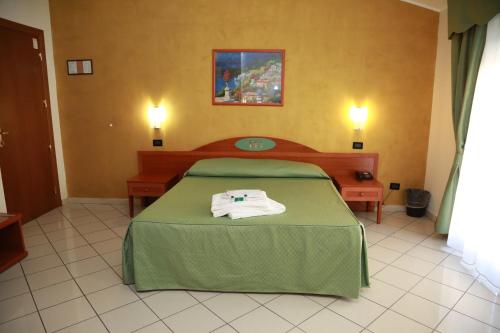 Double or Twin Room image 5