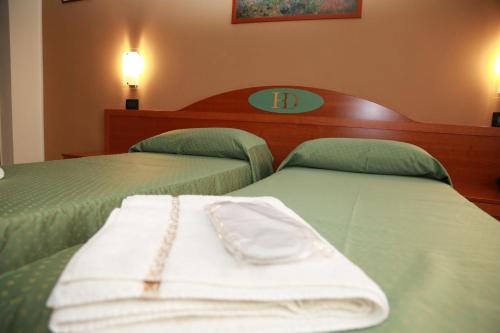 Double or Twin Room image 8