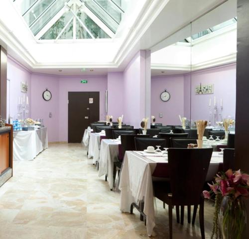 Food and beverages, Hotel Lebron in Opera