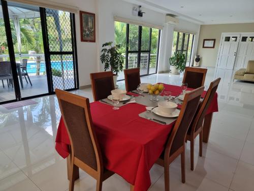 Restaurant, Bohol White House Bed & Breakfast in Lila