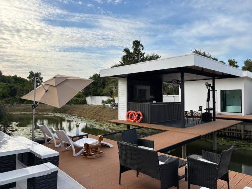 Shared lounge/TV area, BAAN MAE RESORT in Tha Mai