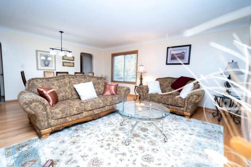 Cozy 5BR St Paul Home with Fireplace & Free Parking in Maplewood